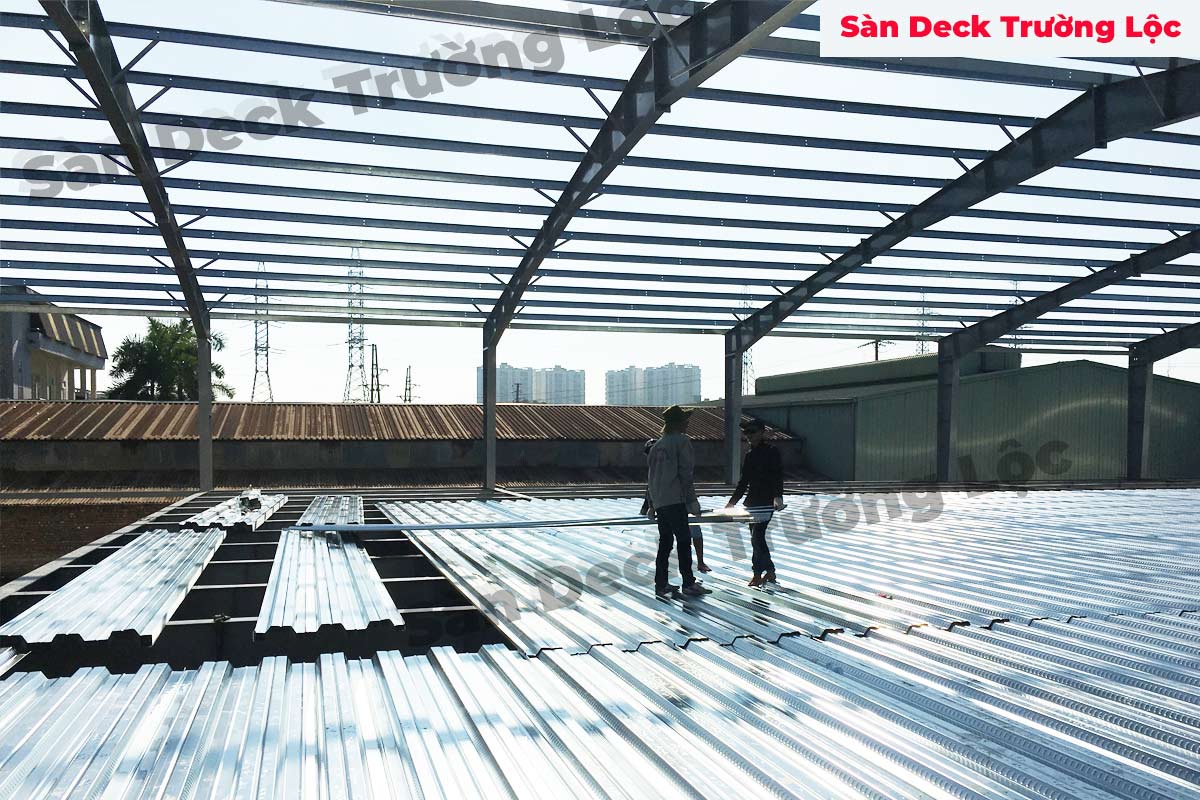 trải tấm sàn deck trên mặt sàn 