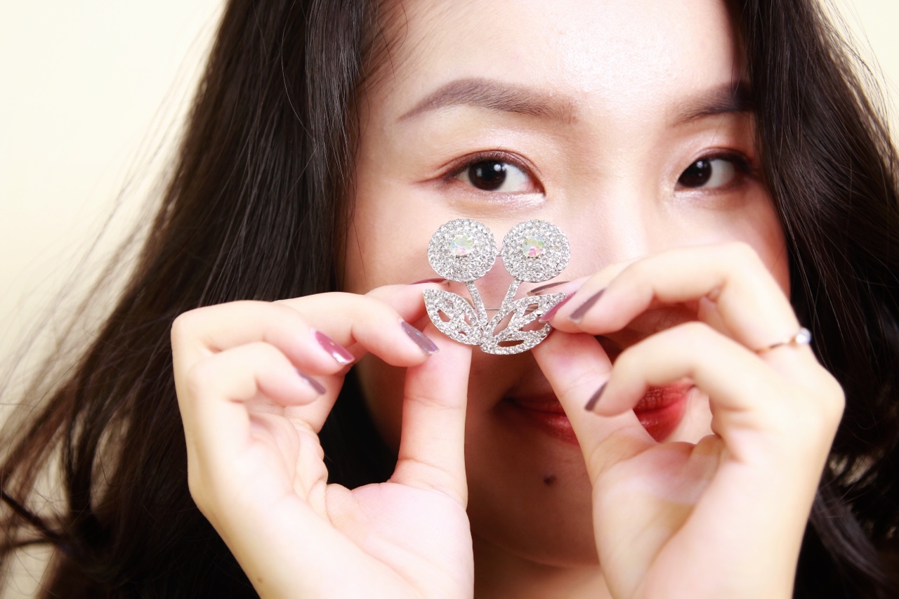 Phụ kiện cài áo nữ giá rẻ