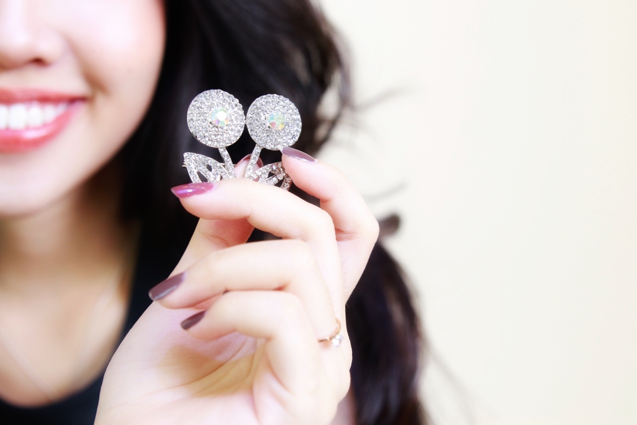 Phụ kiện cài áo nữ giá rẻ