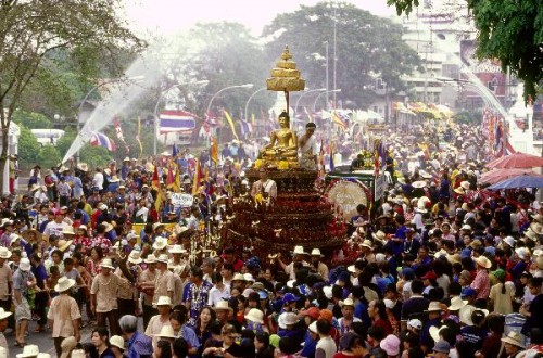 Lễ hội té nước SONGKRAN – TẾT cổ truyền Lào- Thái