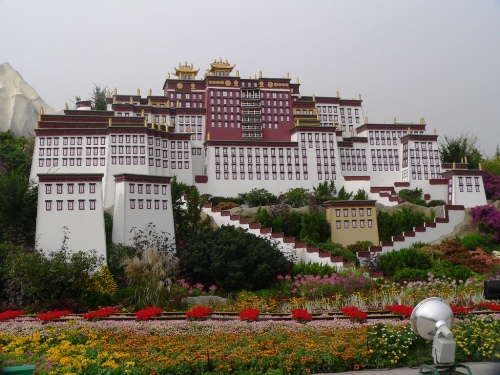 Tây Tạng đạt lượng khách kỷ lục vào năm 2014