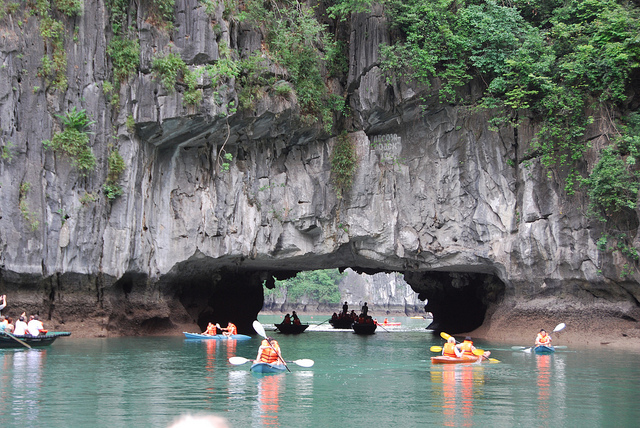 Hang Luồn (vịnh Hạ Long) -vẻ đẹp quyến rũ