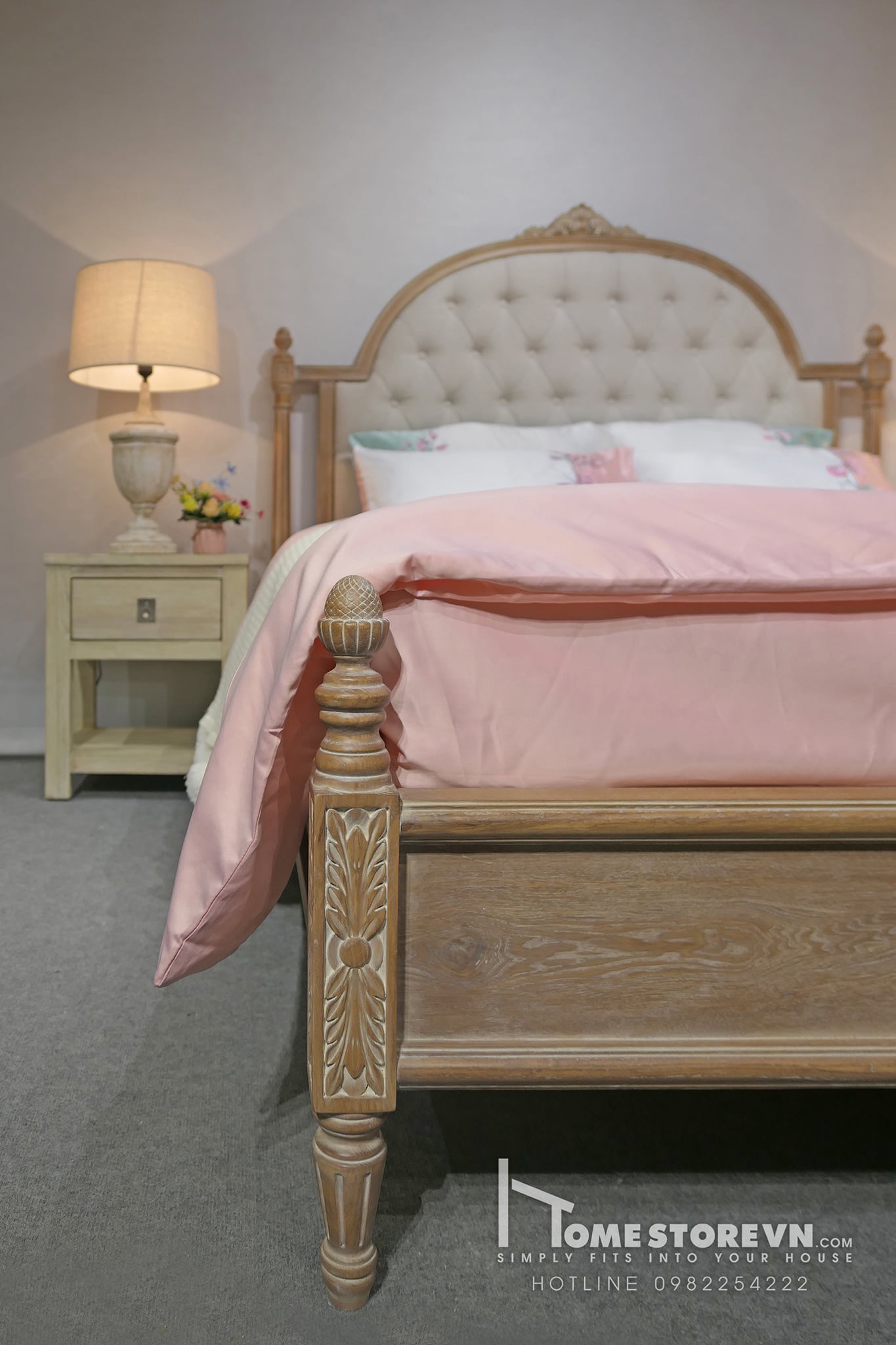 Giường gỗ Vintage lưng lượn bọc vải có nút - GI8