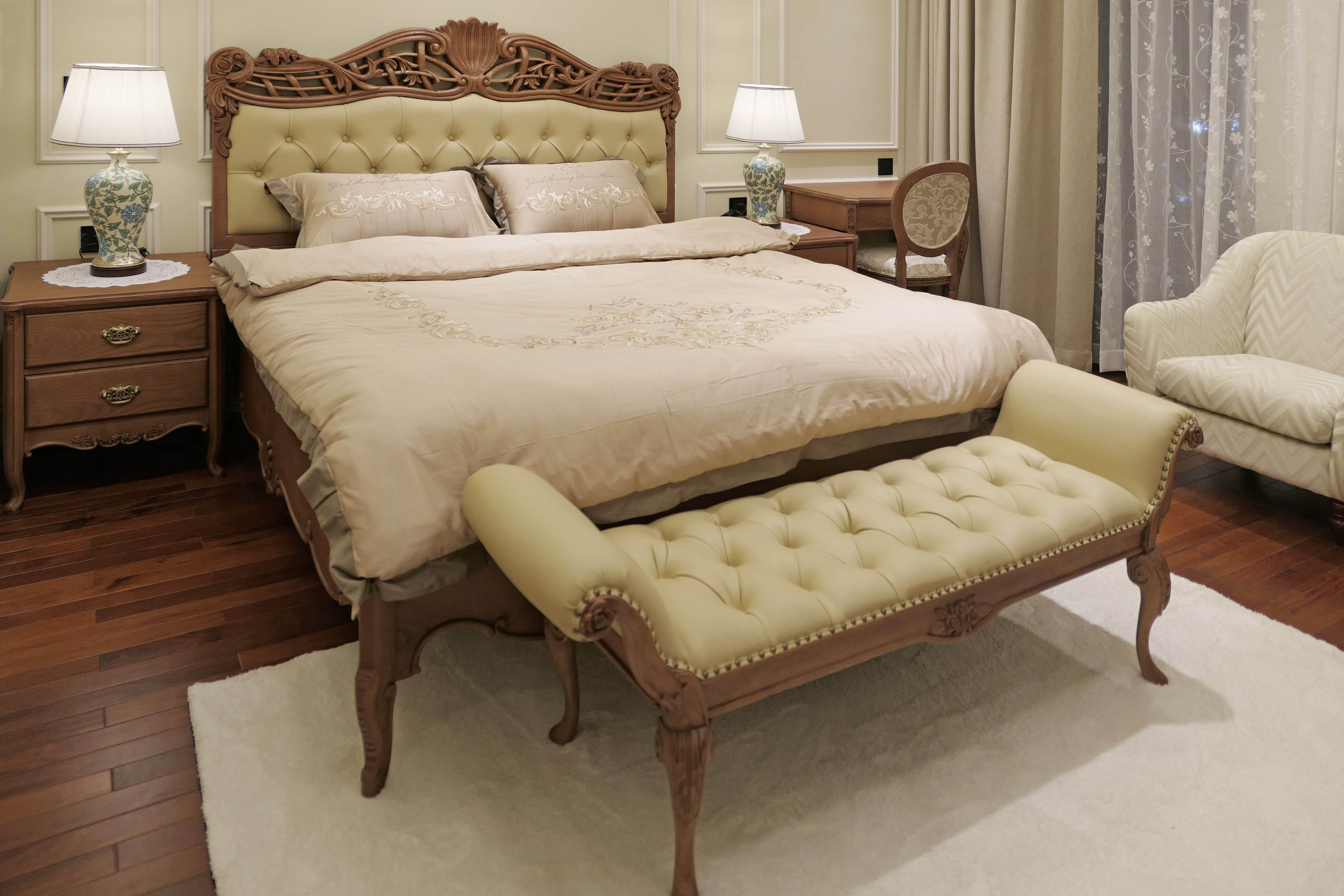 Giường gỗ cổ điển 01 - GI5