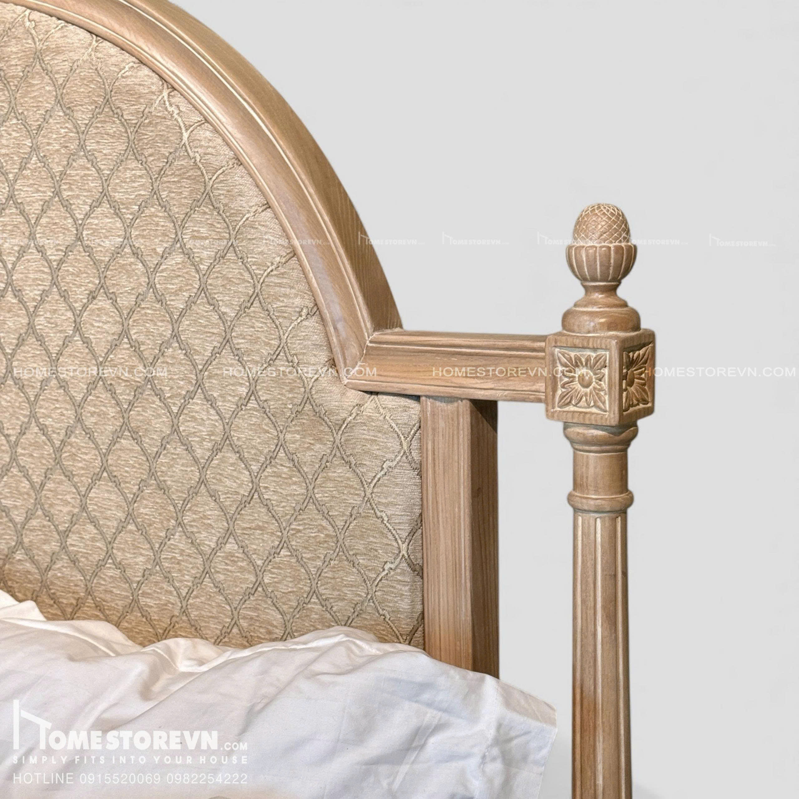 Giường gỗ Vintage lưng lượn bọc vải có nút - GI8