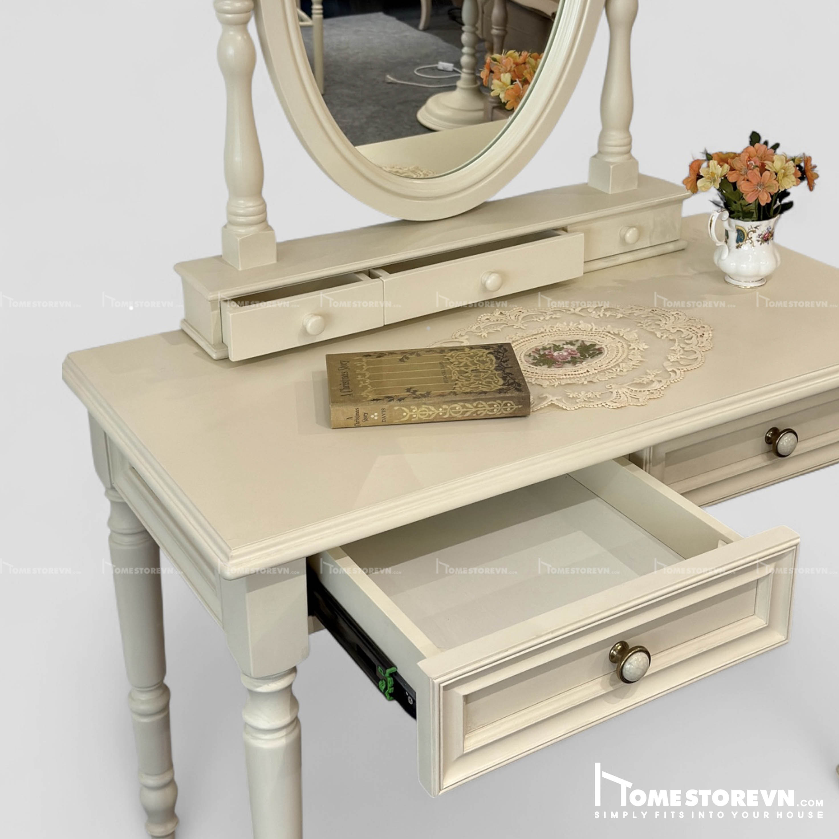 Bàn trang điểm có gương vintage  kem con tiện - BTR17