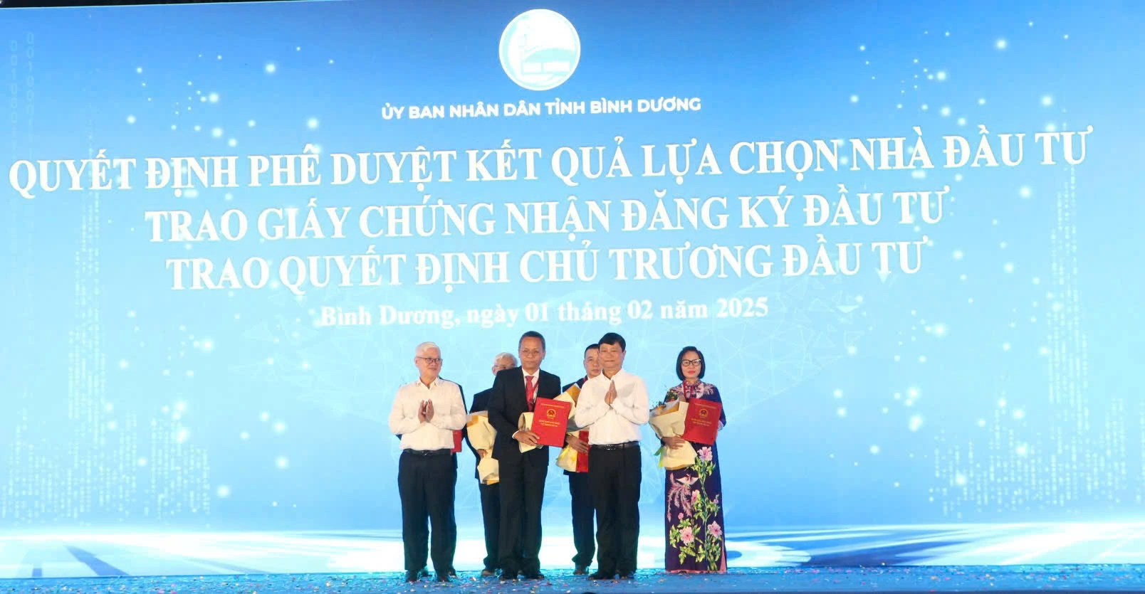 UBND tỉnh Bình Dương trao quyết định chấp thuận chủ trương đầu tư cho 7 dự án NƠXH