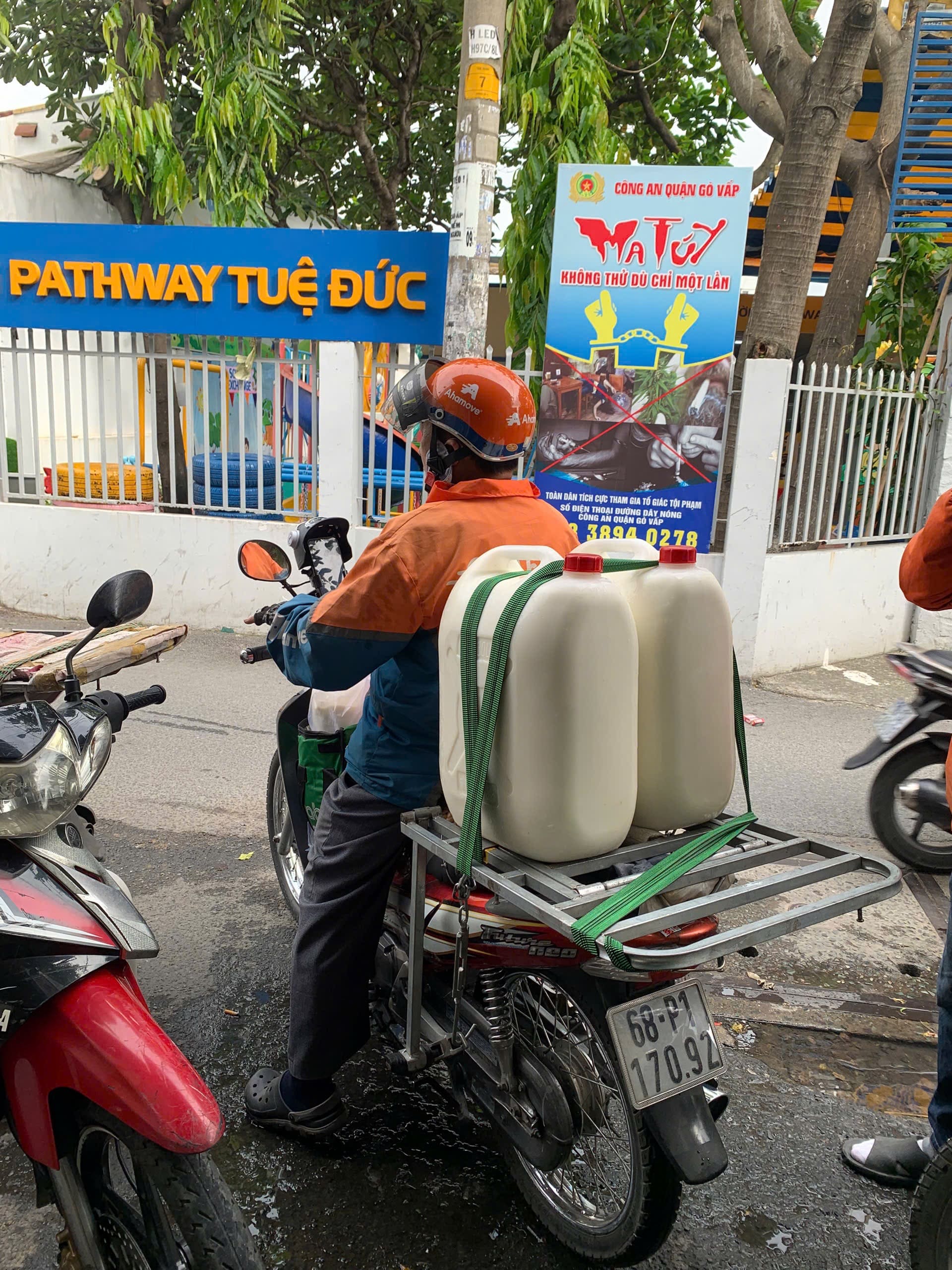 giao sữa bò giao tận nơi