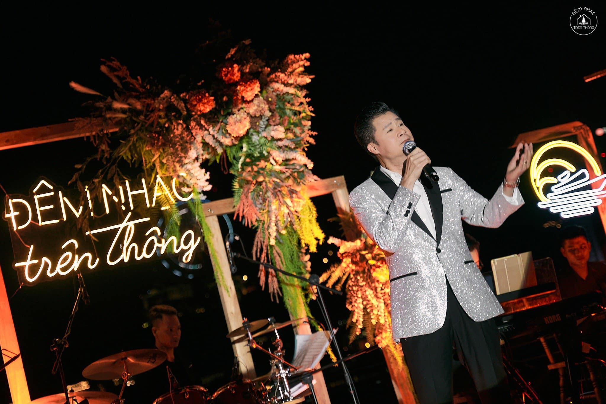 Sự Kiện Đêm Nhạc Trên Thông Ca Sĩ Quang Dũng