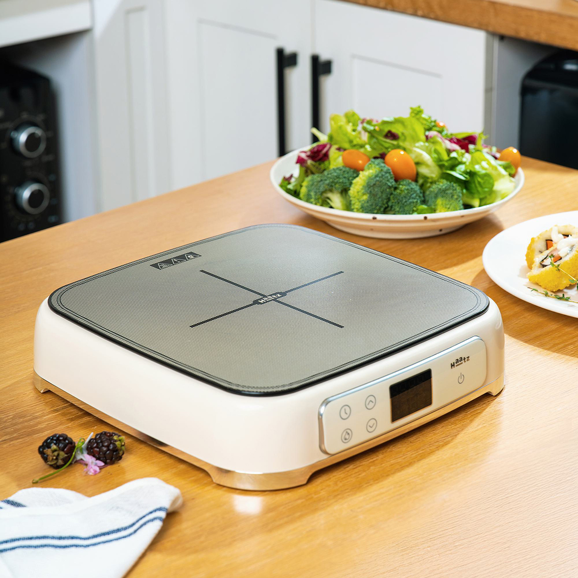Bếp từ đơn HAATZ công suất 2100W nhỏ gọn thời trang