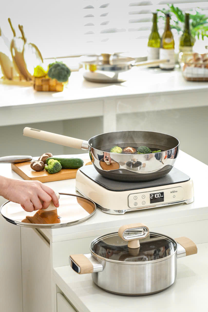 Bộ nồi Titanium Aura Haatz lòng siêu chống dính 7 lớp đáy dày dặn dùng mọi loại bếp (18cm, 20cm, 24cm)