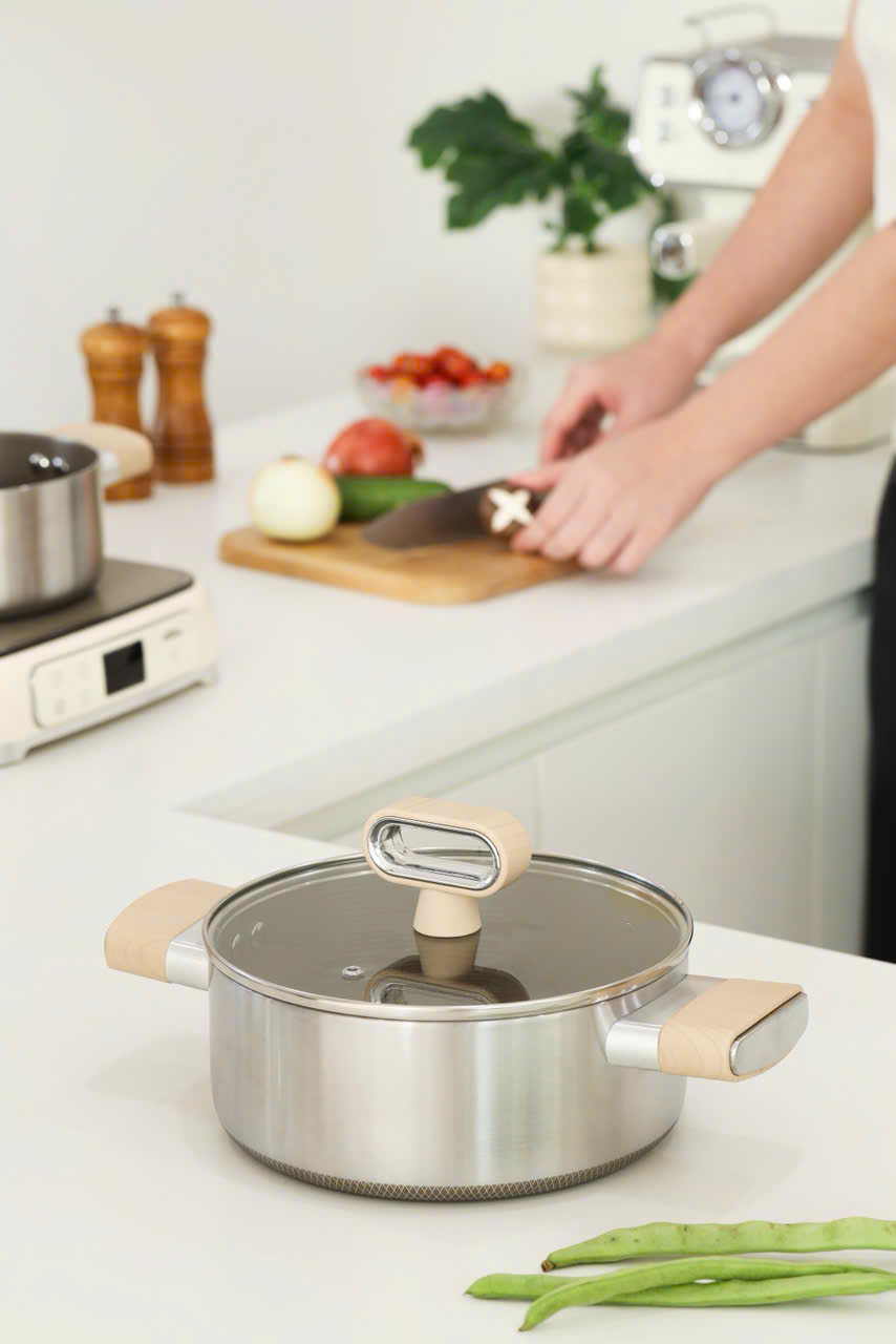 Bộ nồi Titanium Aura Haatz lòng siêu chống dính 7 lớp đáy dày dặn dùng mọi loại bếp (18cm, 20cm, 24cm)