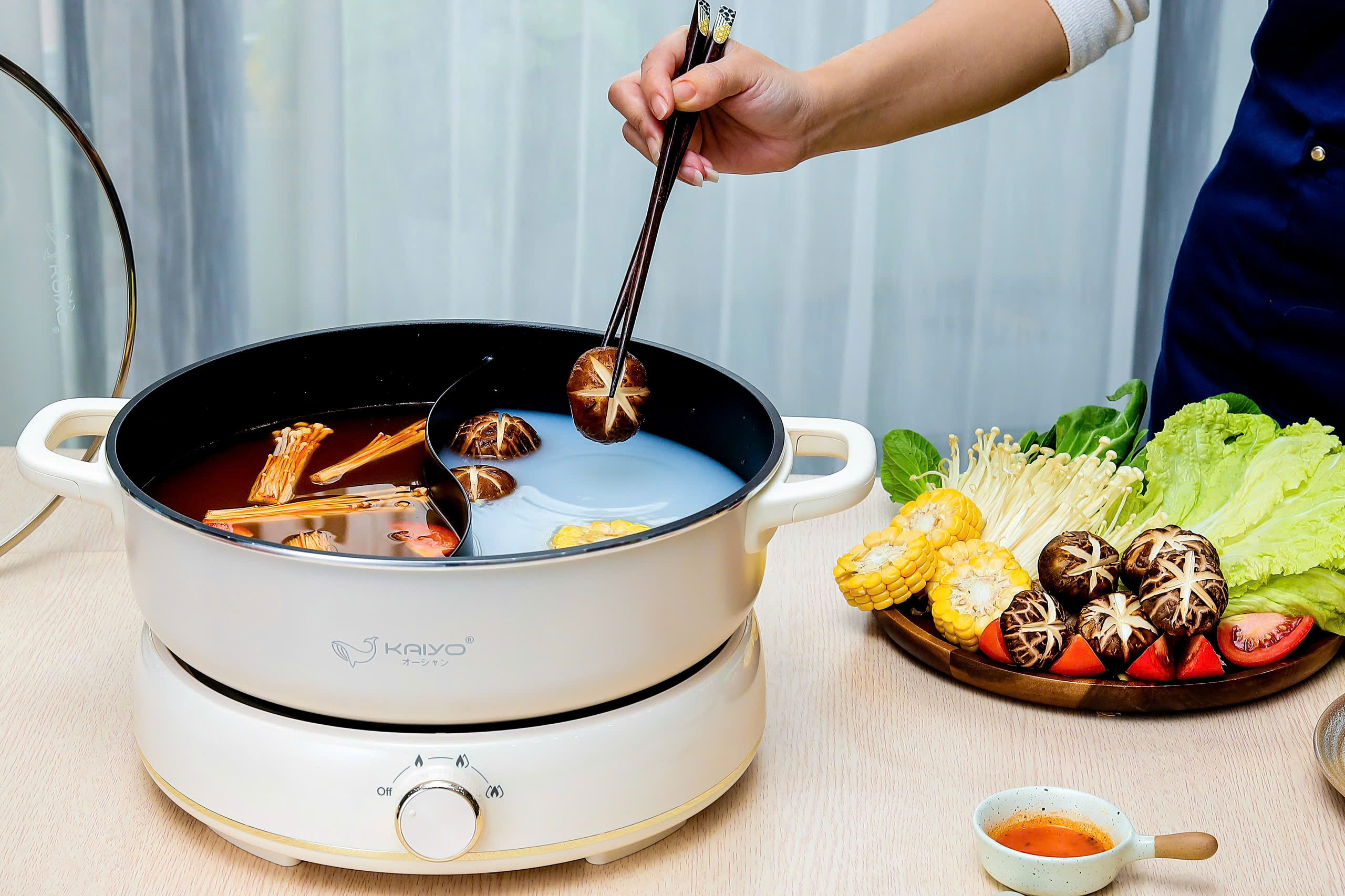 Nồi lẩu điện KAIYO 2 ngăn  dung tích 6 lít model KHP-064