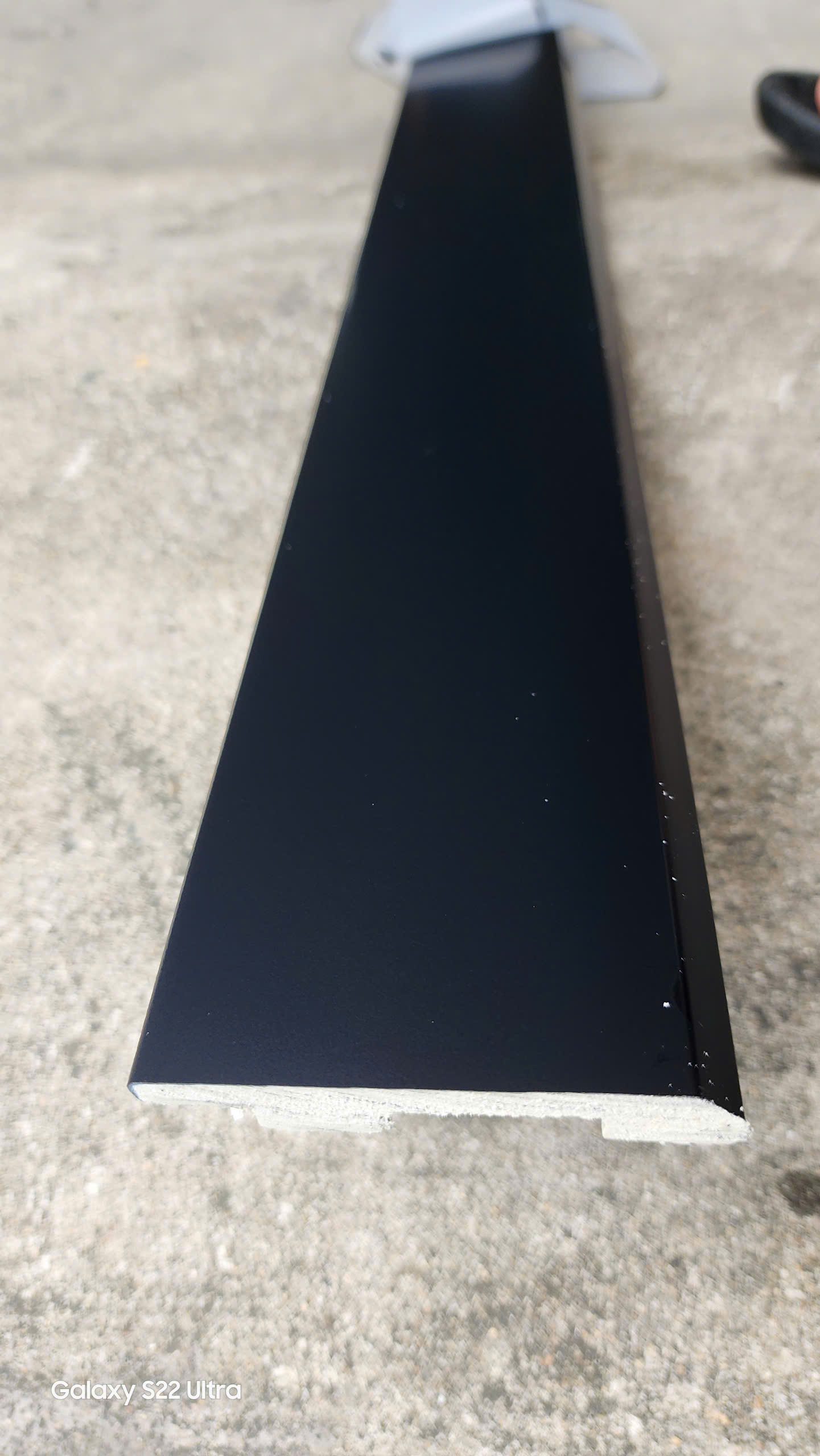 Len tường nhựa SK79-13 màu đen trơn không vân