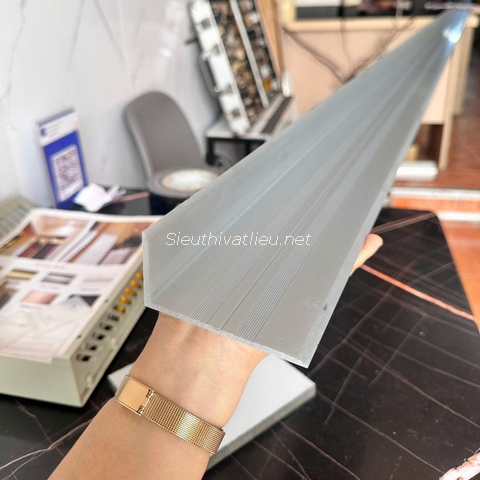 Nẹp nhôm khe lún vuông góc KL80x40