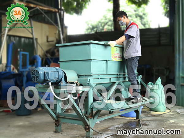 Bán máy trộn nguyên liệu chăn nuôi