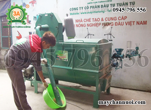 Máy xay trộn thức ăn chăn nuôi