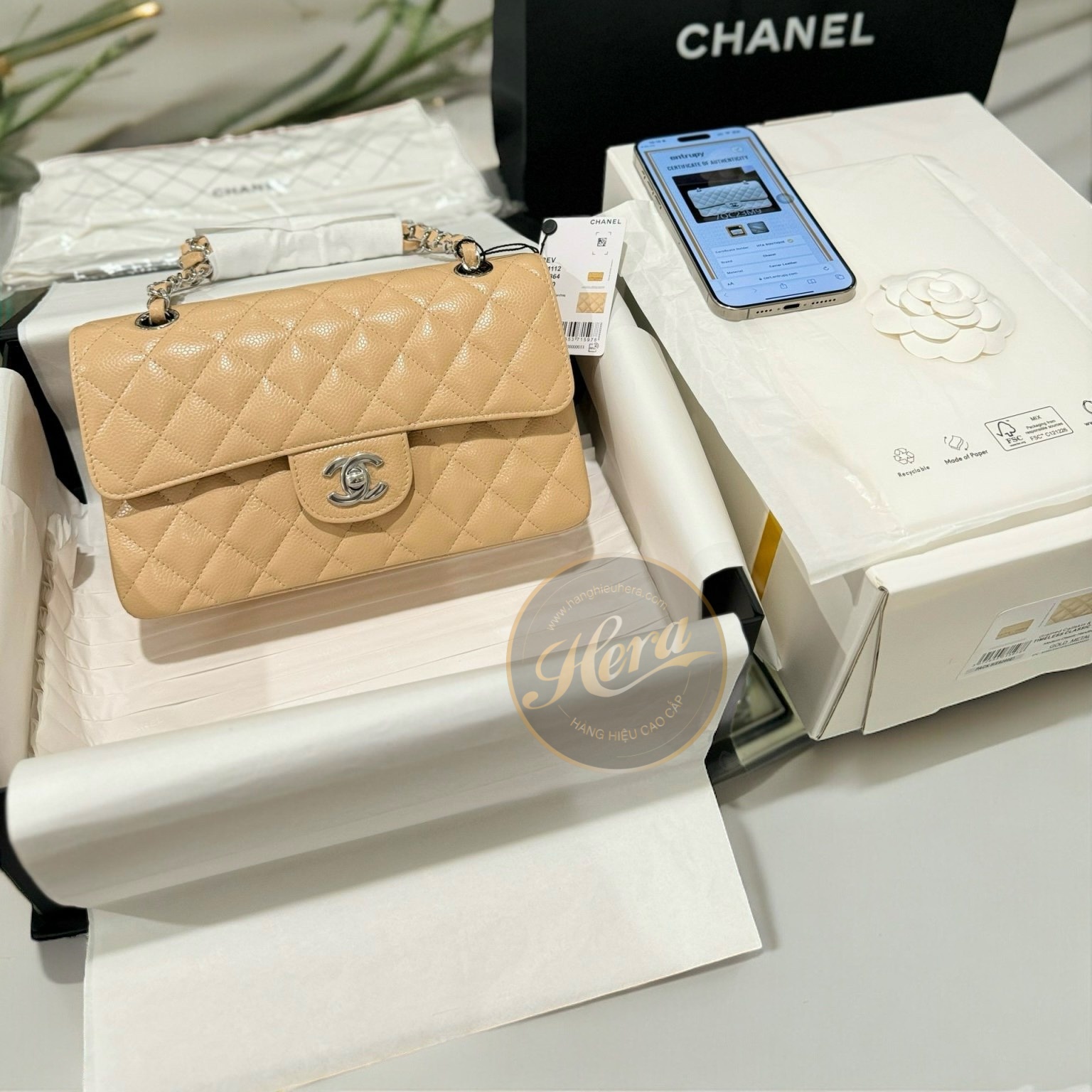 CHANEL - biểu tượng của sự xa xỉ