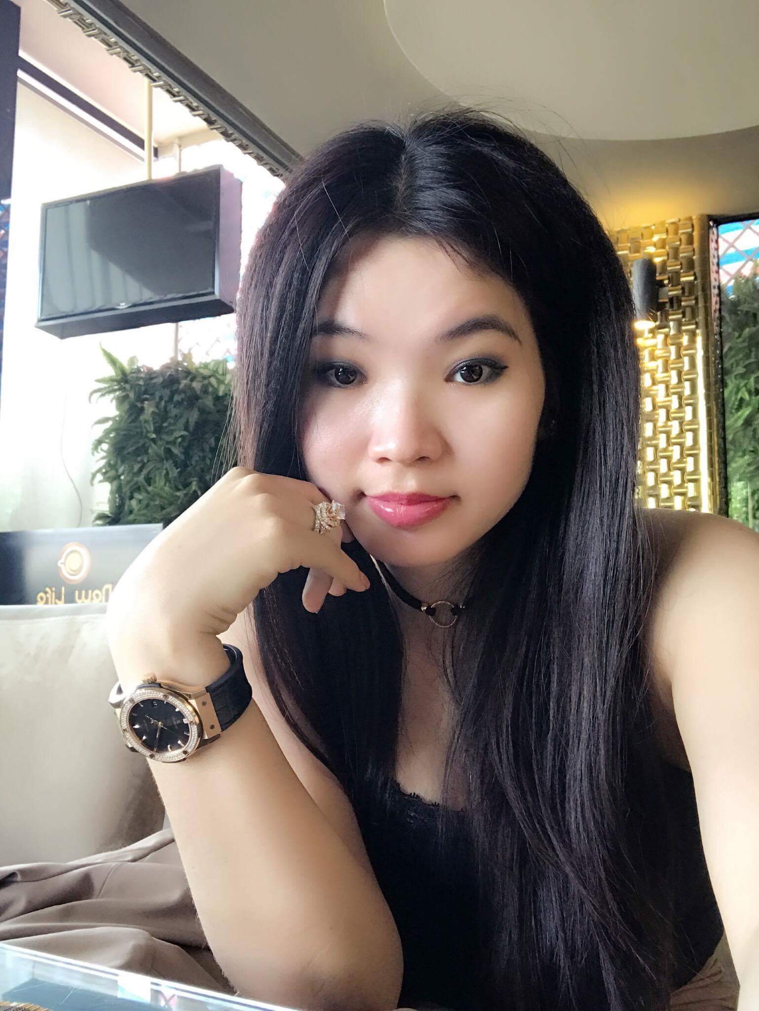 TÔI TIN CÔ ẤY VÀ YÊU TOP WHITE THẬT LÒNG
