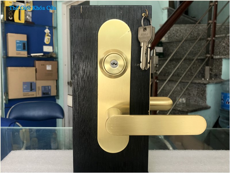 KHÓA CỬA NHẬP KHẨU NHẬT BẢN MIWA - U9LA66 YB 1 KHÓA CỬA NHẬP KHẨU NHẬT BẢN MIWA - U9LA66 YB và chìa khóa