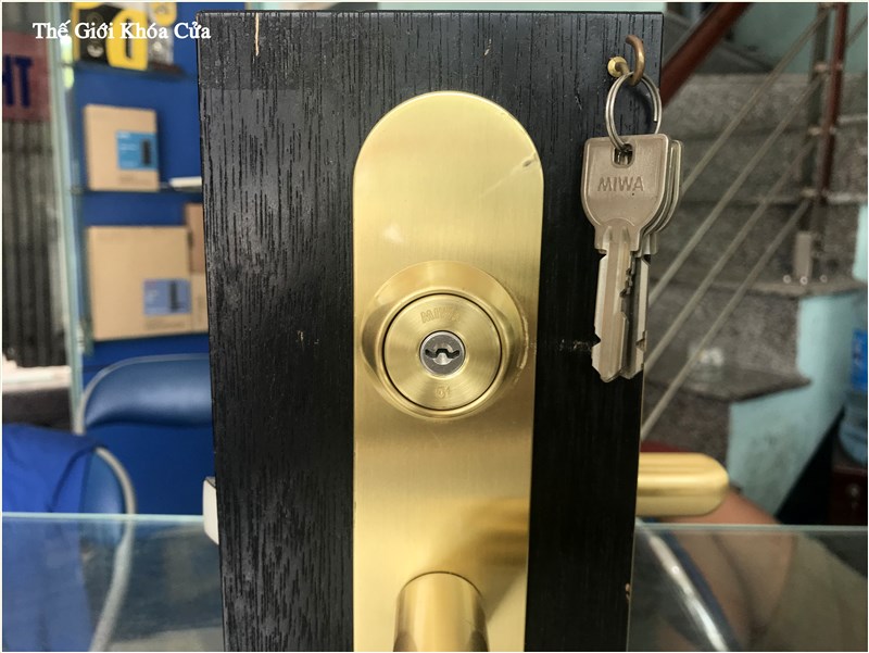 KHÓA CỬA NHẬP KHẨU NHẬT BẢN MIWA - U9LA66 YB 2 KHÓA CỬA NHẬP KHẨU NHẬT BẢN MIWA - U9LA66 YB Màu đồng sáng bóng