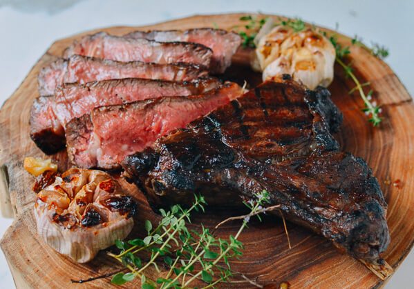CÔNG THỨC “STEAKHOUSE AT HOME”: THĂN LƯNG BÒ NƯỚNG PHỦ BƠ ĐẬU NÀNH