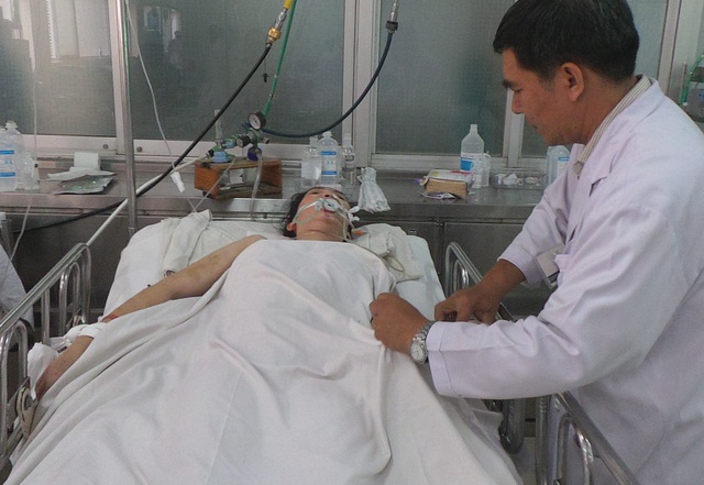 SỐT RUỘT CẢNH BỆNH NHÂN NẰM LÂU, THAY ĐỔI THUỐC LIÊN TỤC VÌ NHIỄM KHUẨN BỆNH VIỆN