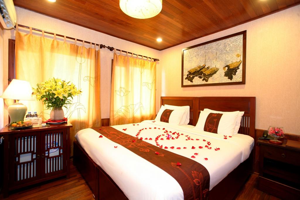 INDOCHINA SAILS HALONG 3 DAYS - 2 NIGHT