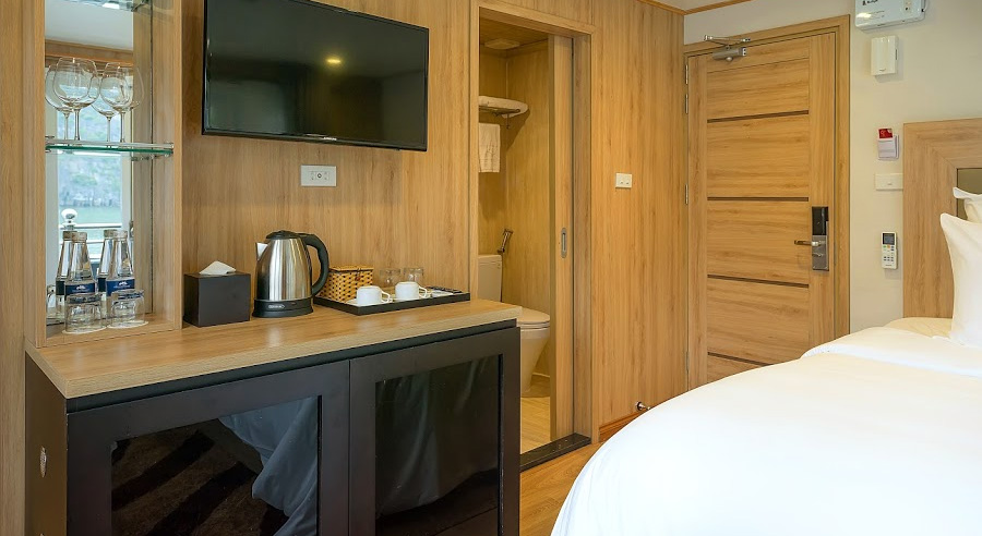 LA VELA CRUISE HALONG 3 DAYS 2 NIGHTS