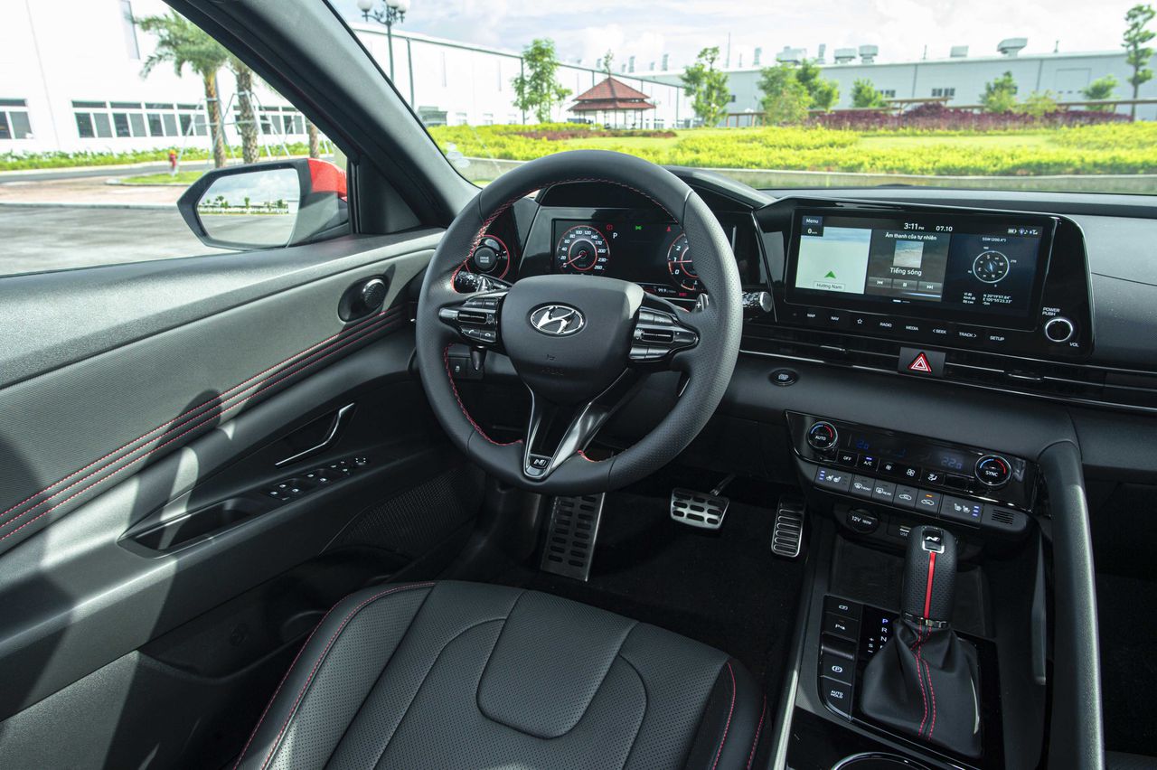 Elantra N Line 2023 sở hữu một không gian nội thất tinh tế