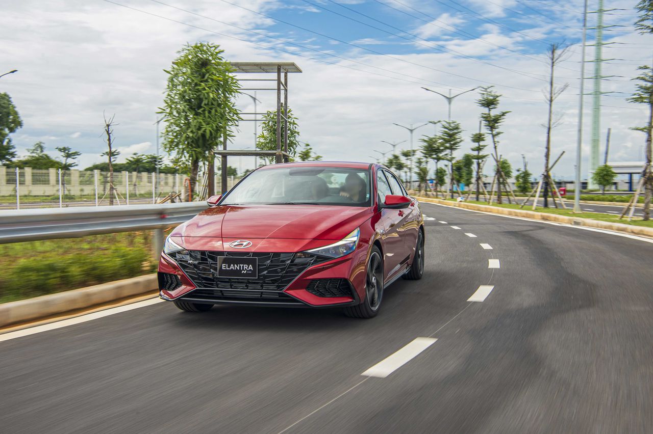 Elantra All New được sử dụng hệ thống khung gầm hoàn toàn mới
