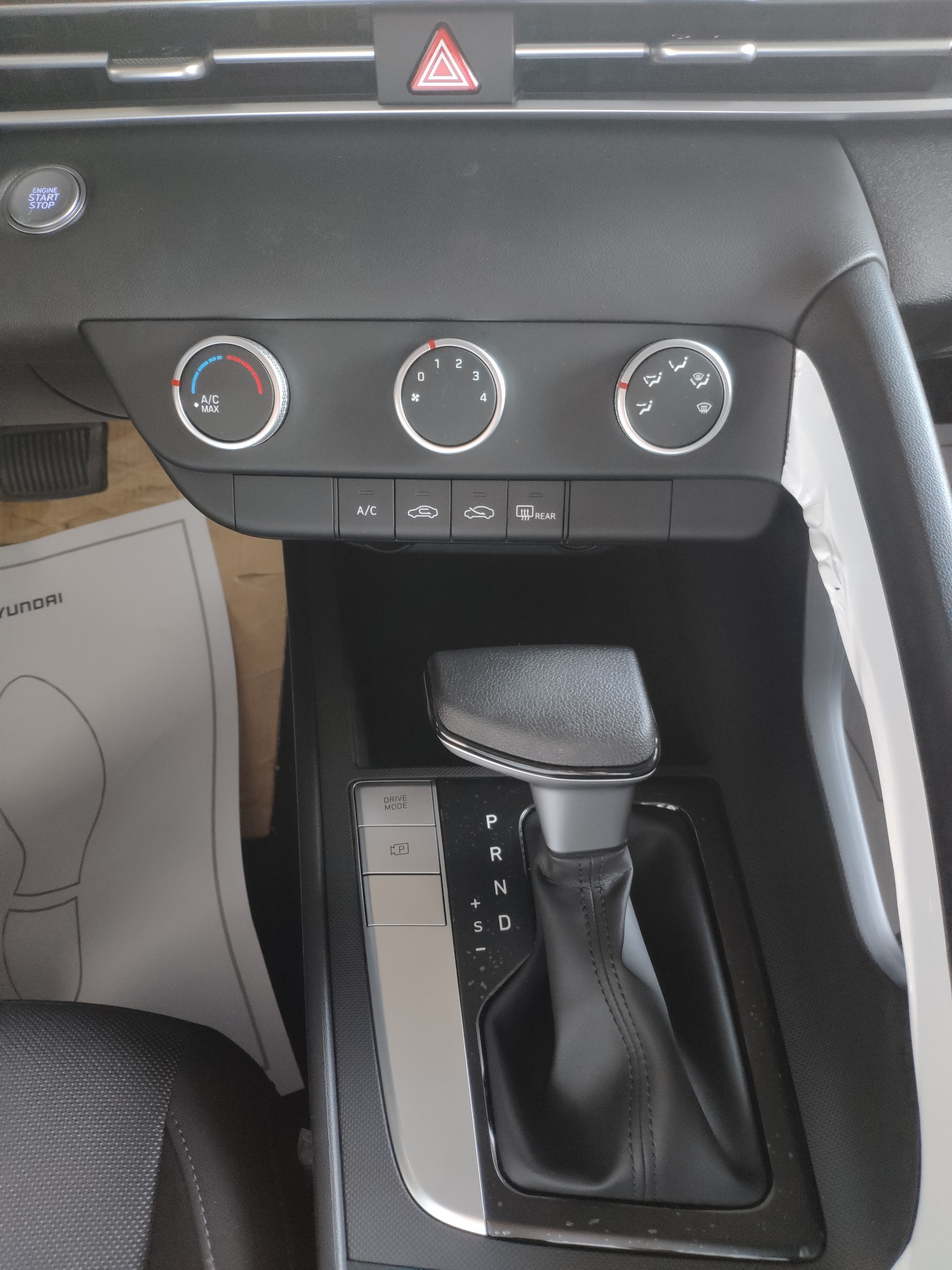Cần số Hyundai Elantra 1.6 AT tiêu chuẩn 2023