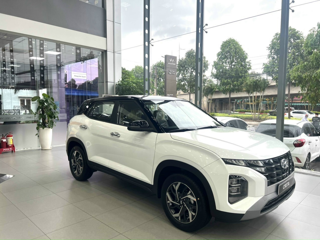 hyundai creta cao cấp trắng đen