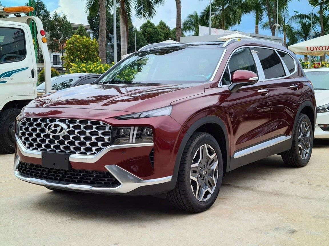 Hyundai Santa Fe 2.2 xăng tiêu chuẩn 2023