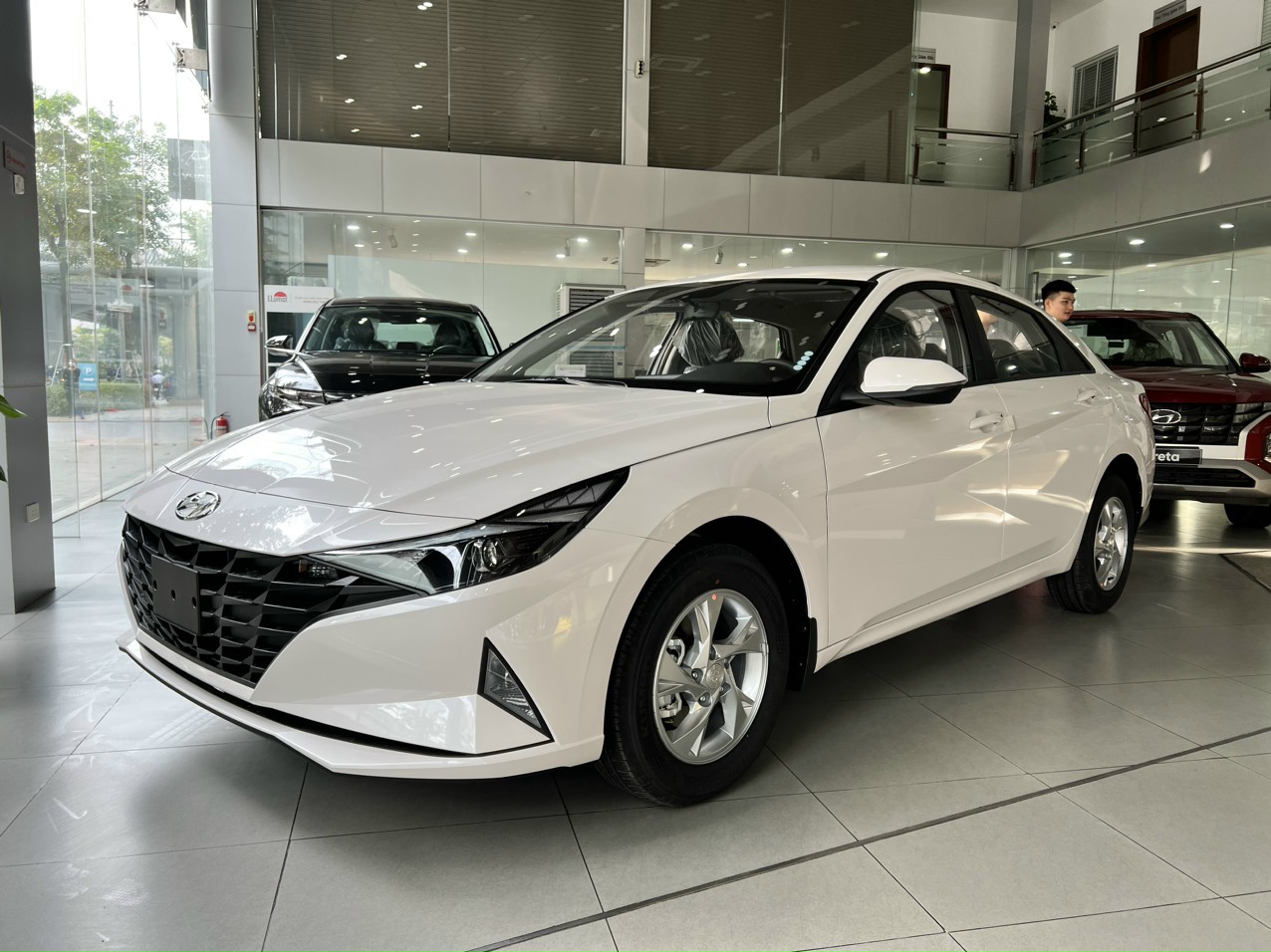 ngoại thất elantra 1.6 at tiêu chuẩn 2023