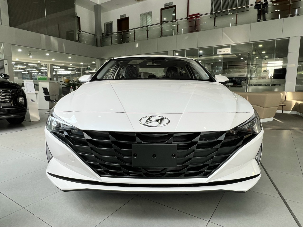 ngoại thất hyundai elantra 1.6 at tiêu chuẩn 2023
