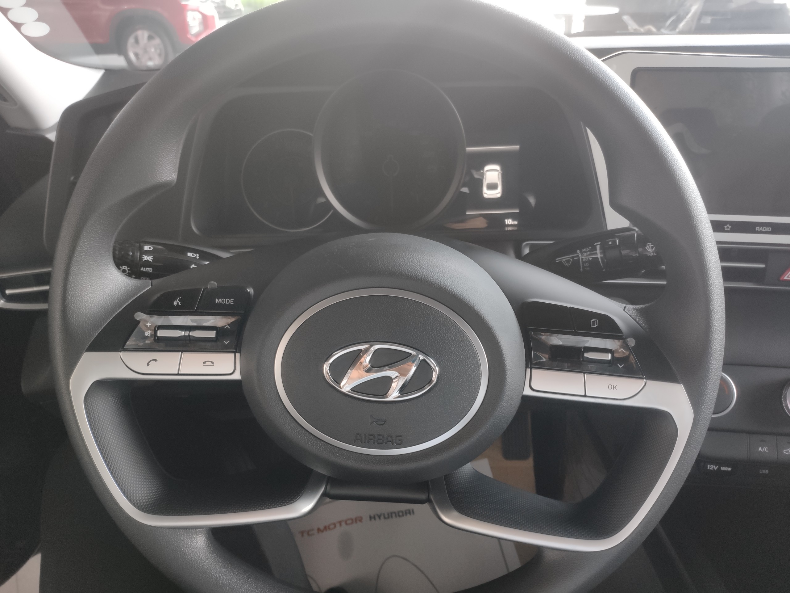 màn hình taplo hyundai elantra 1.6 at tiêu chuẩn