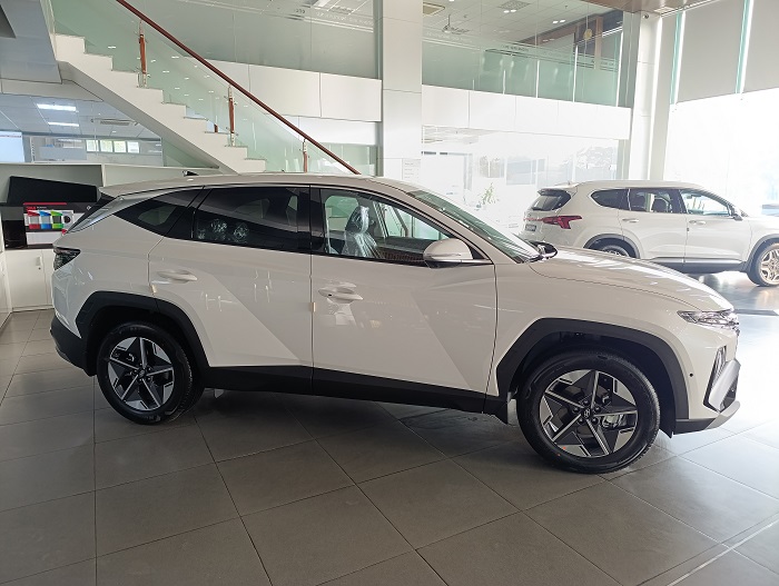 Tucson dầu đặc biệt 2025 màu trắng 