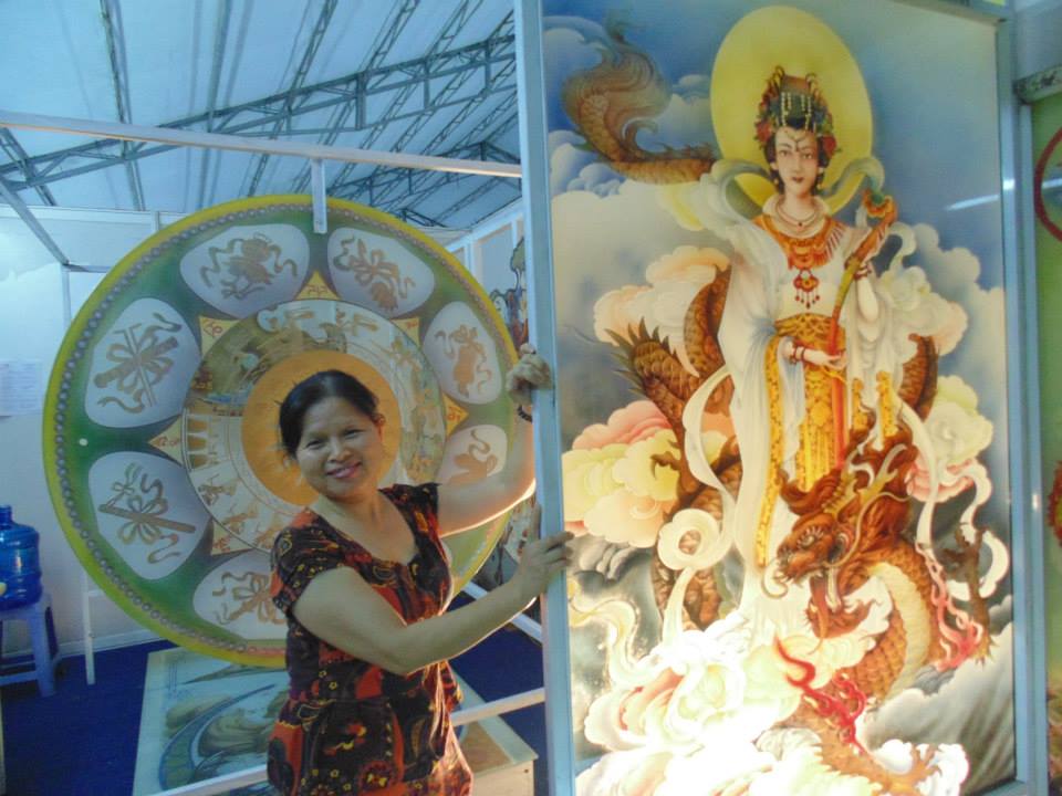 Nghệ Nhân  Tranh kính Đặng Tuyết mai- Làng nghề tranh kính Hà Đông 