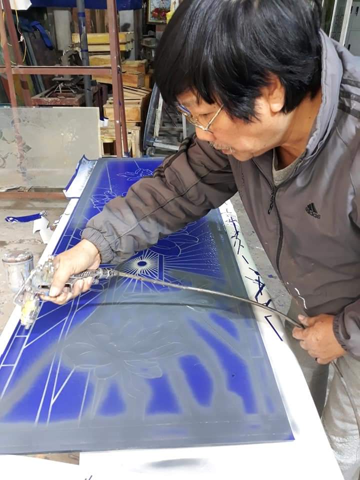 Công Đoạn Sơn Màu Tranh Điêu Khắc.