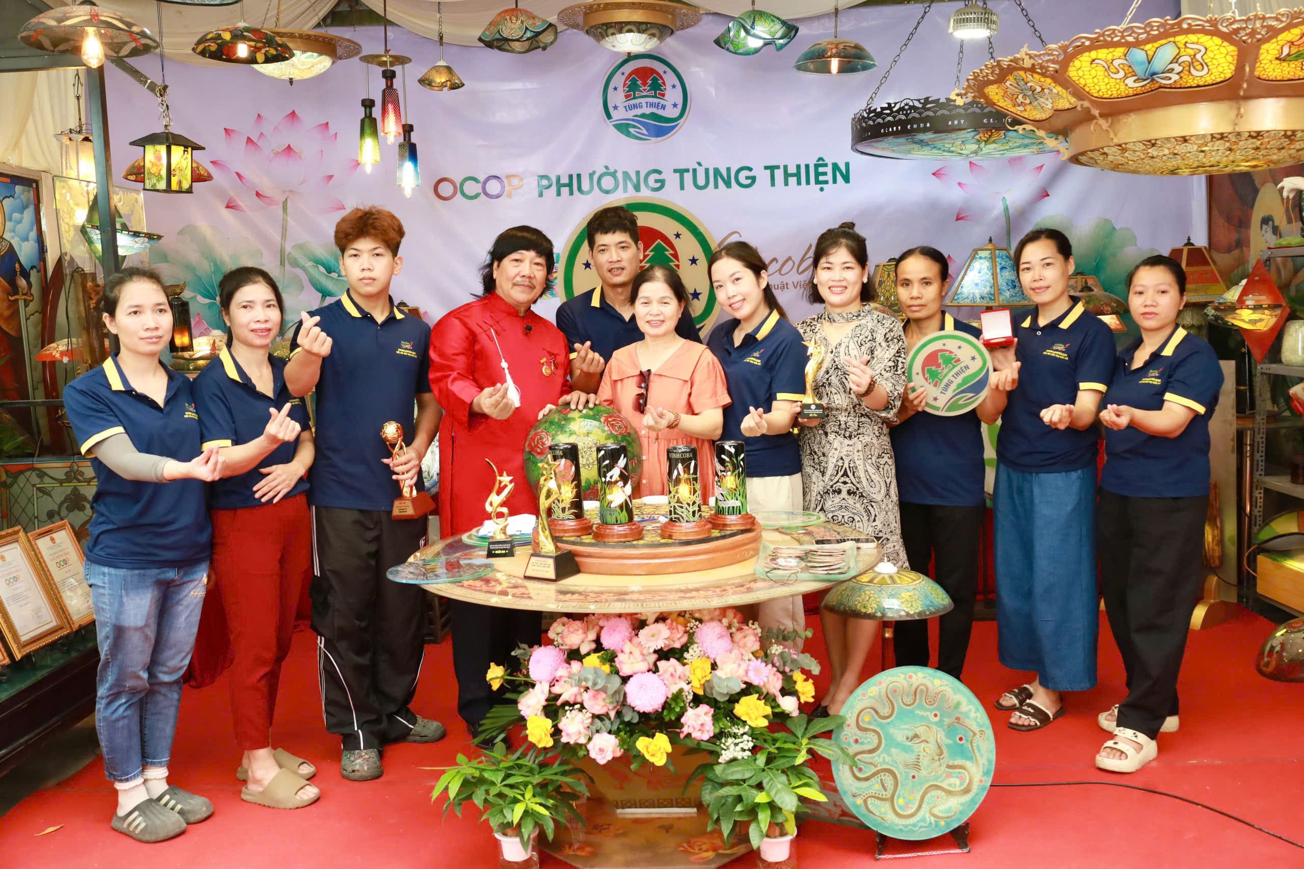 CHỦ TỊCH UBND PHƯỜNG TÙNG THIỆN TRỰC TIẾP THAM GIA LIVESTREAM QUẢNG BÁ SẢN PHẨM OCOP TRÊN NỀN TẢNG SỐ