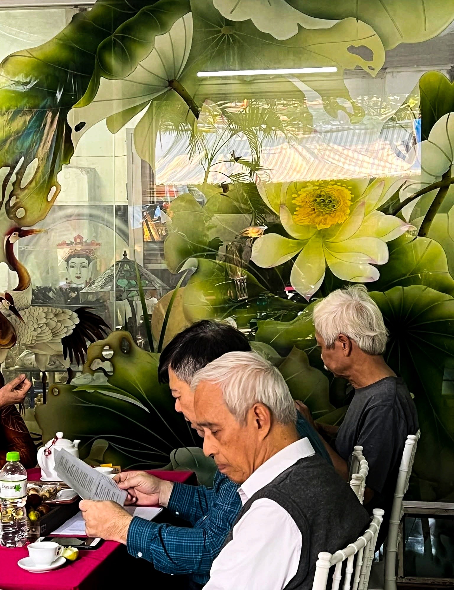 ĐOÀN THẨM ĐỊNH ĐÁNH GIÁ CAO TAY NGHỀ VÀ SÁNG TẠO CỦA NGHỆ NHÂN PHẠM HỒNG VINH