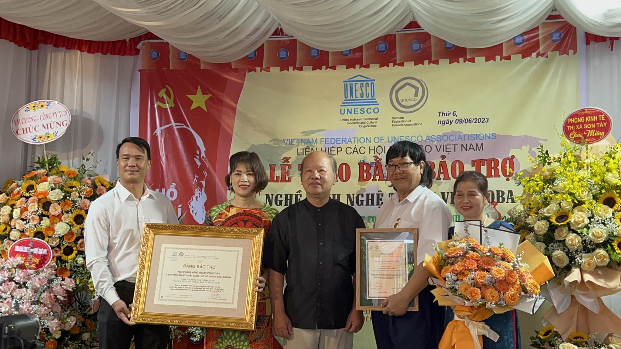 Coba Artglass nhận bằng bảo trợ Nghề kính nghệ thuật Vinh Coba từ UNESCO Việt Nam