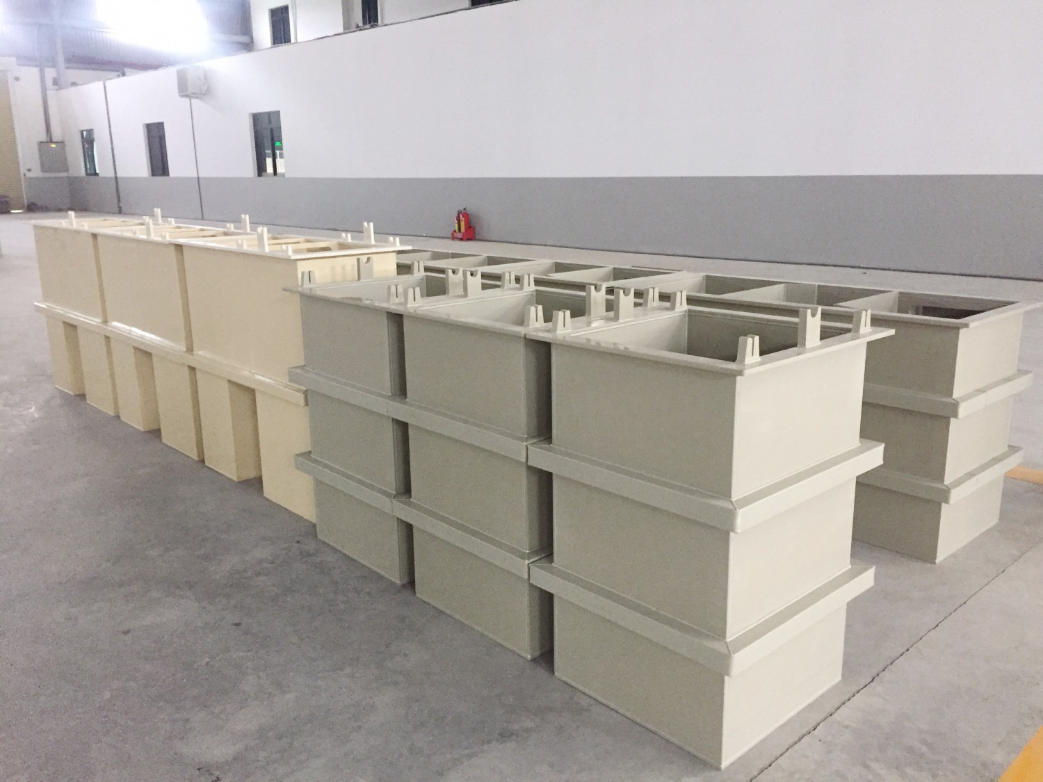 Bể Nhựa Chứa Hóa Chất PVC và Vai Trò Của Nó trong Hệ Thống Xử Lý Khí Thải Công Nghiệp