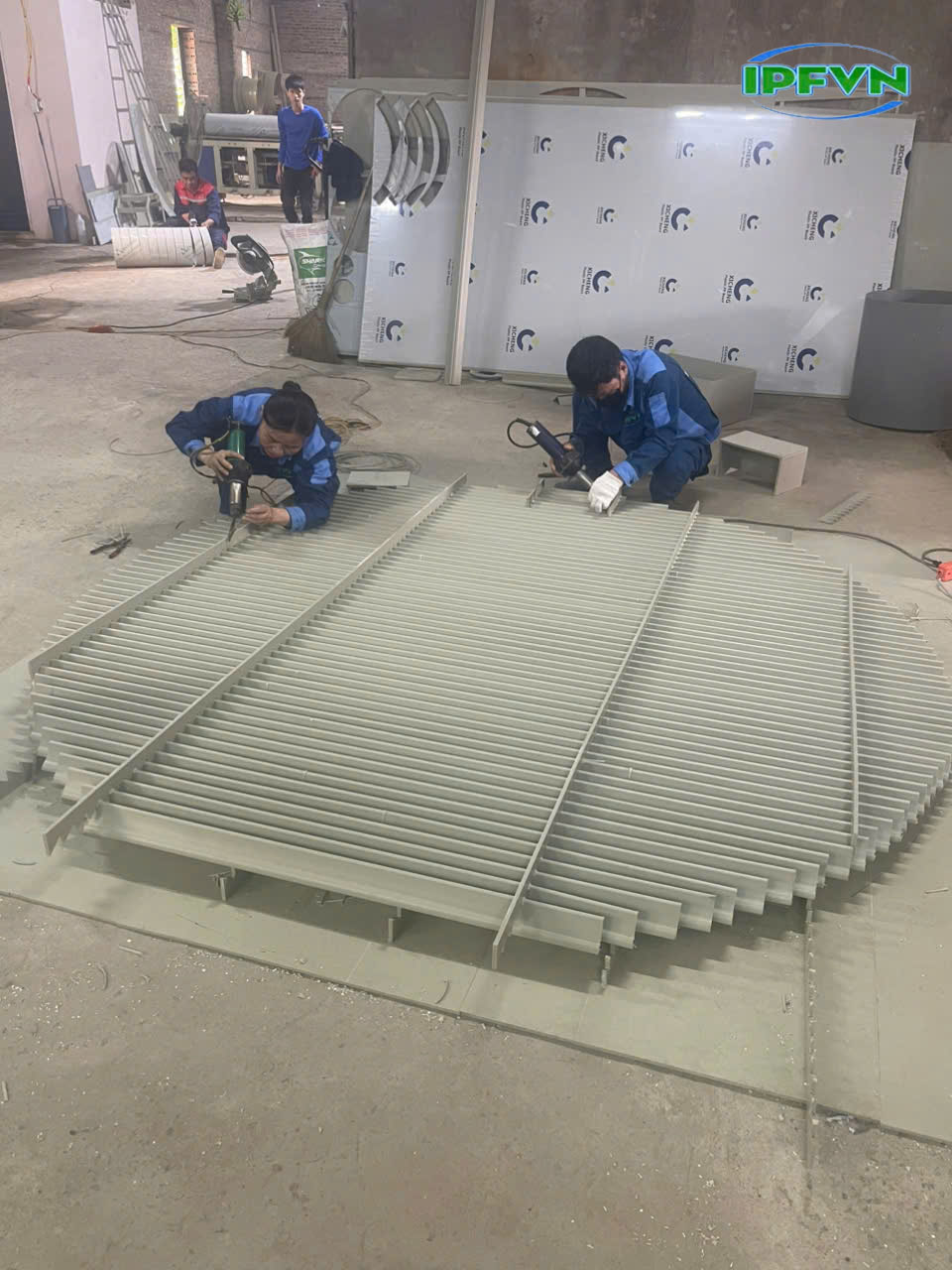 Tấm lọc tách sương, lọc bụi khô – Cấu tạo, nguyên lý và ứng dụng trong công nghiệp