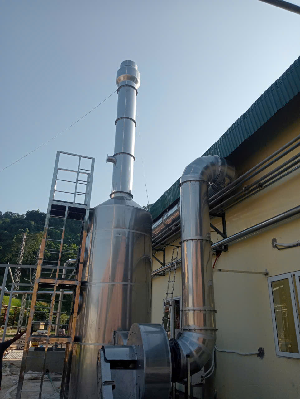 Tháp hấp thụ inox 304/316 – ứng dụng khí nóng, VOCs nhiệt cao.