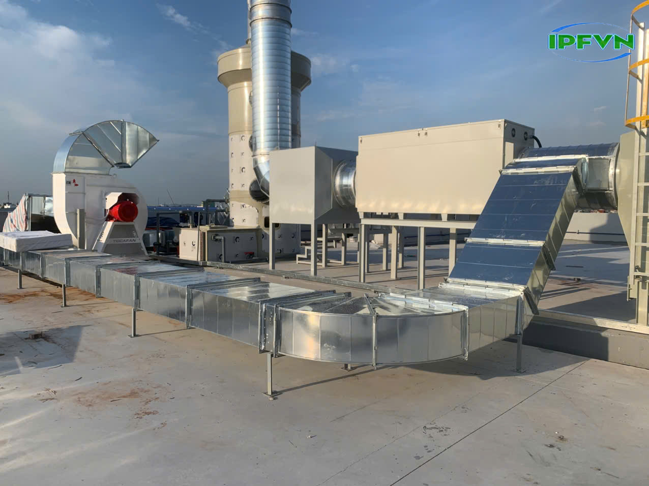 Tháp hấp phụ than hoạt tính trong xưởng in bao bì – giảm mùi dung môi 90%
