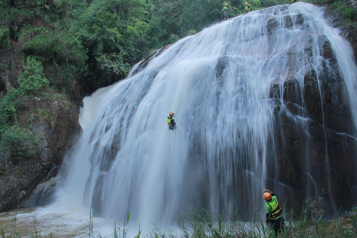 tour vượt thác Đà Lạt