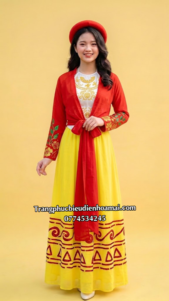 Trang phục tứ thân khoác đỏ yếm trắng