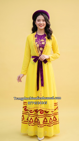 Trang phục tứ thân khoác vàng yếm tím